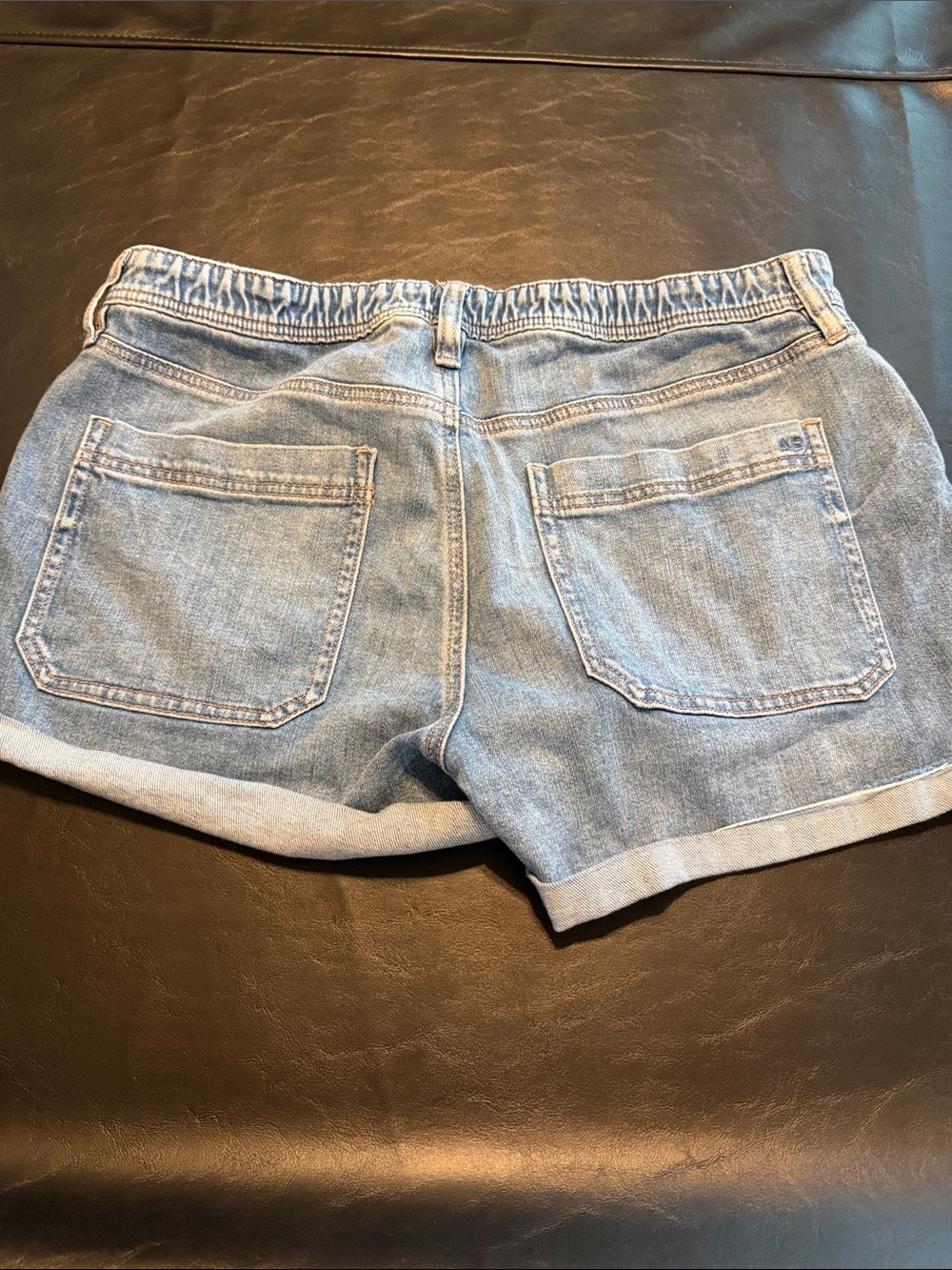 Woman’s American Eagle Outfitters Light Blue Cuffed Denim Shorts, Size 10 - Picture 2 of 4